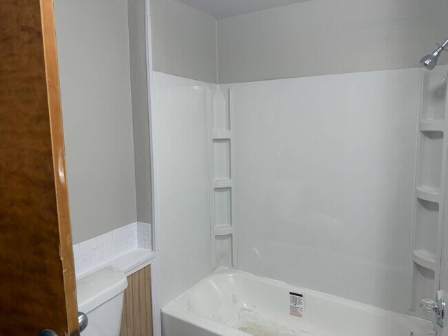 Building Photo - 103 Hollyhock Ln