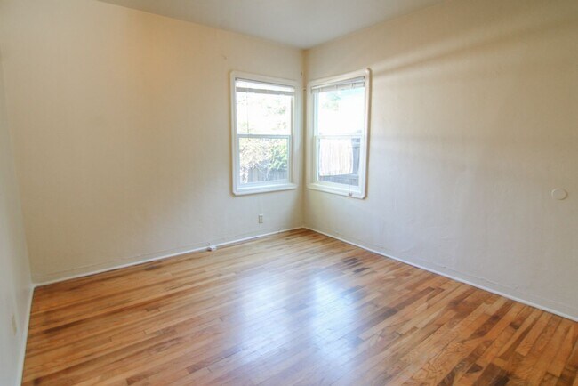 Building Photo - West4th344