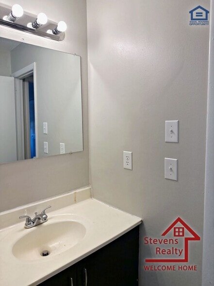 Building Photo - 4330 Wilson St