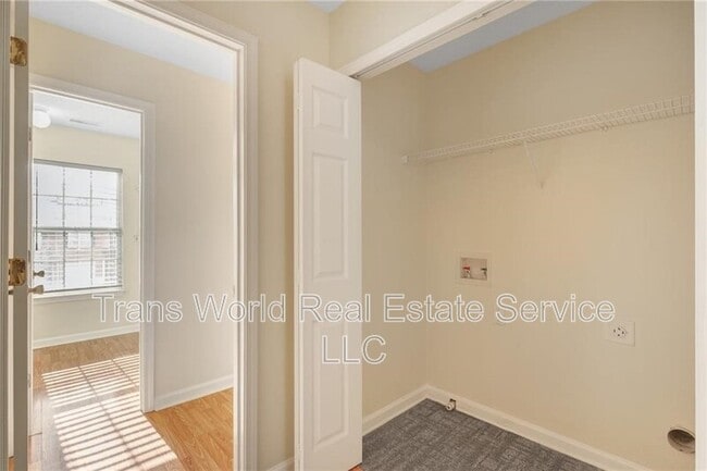 Building Photo - 1102 Pleasant Oaks Ct