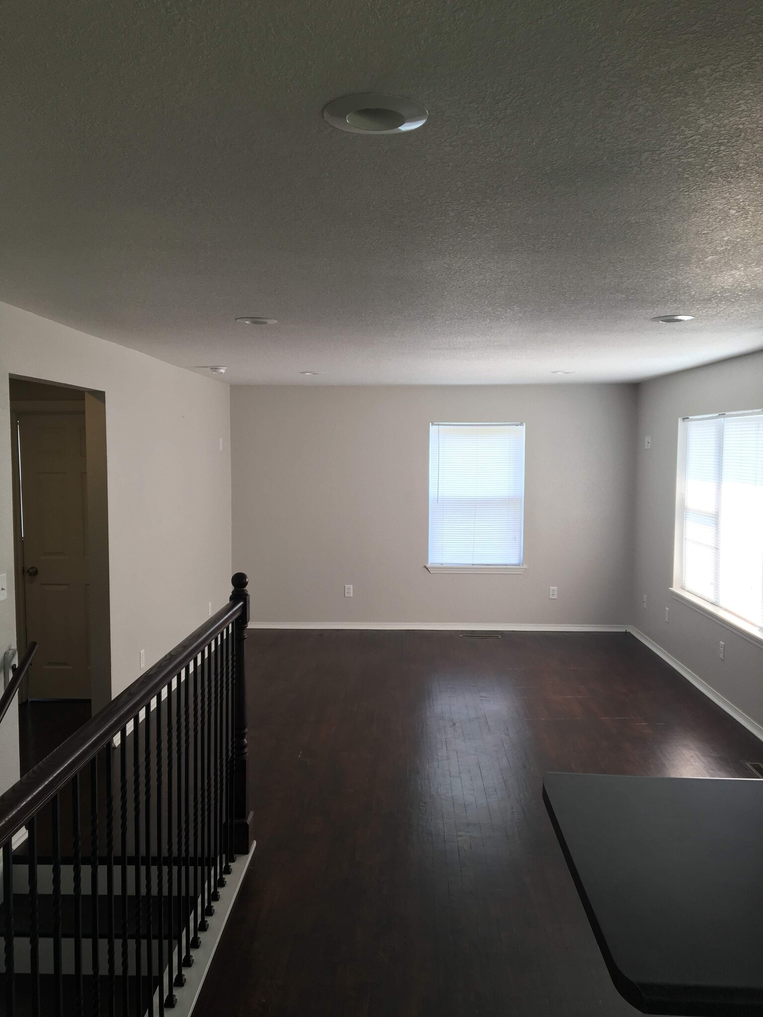 dining/living room area - 1622 S Whittle Ave