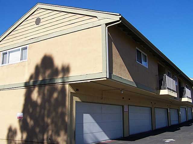 Building Photo - Private upstairs 2 bedroom 2 bath condo in...