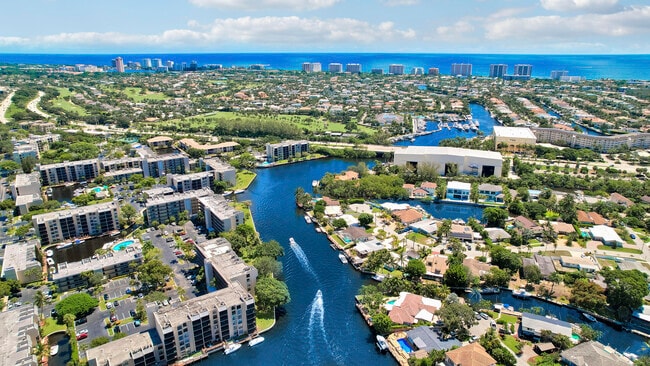 Building Photo - 14 Royal Palm Way