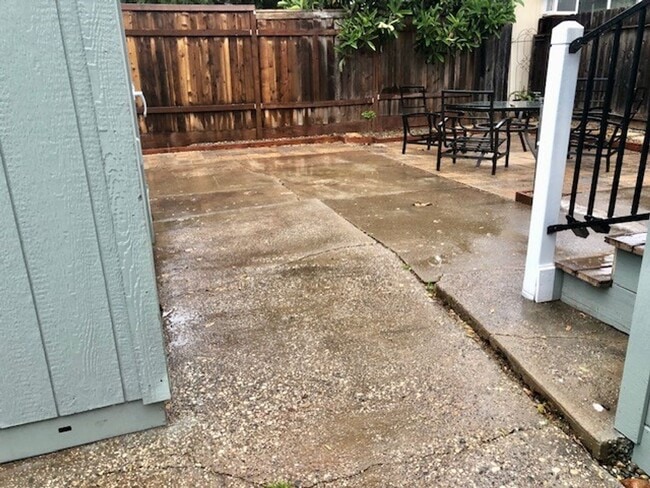 Building Photo - Charming 2 bedroom, 1 bath home near Sutte...