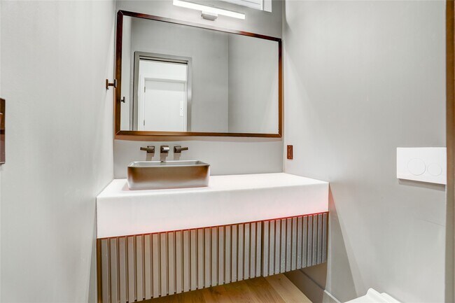 Building Photo - 1116 Peden St