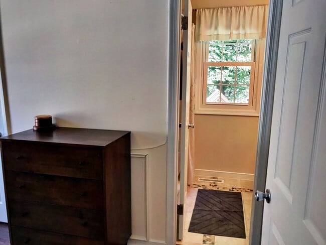 Building Photo - Stunning 3 Bedroom, 2.5 Bath Home in Short...