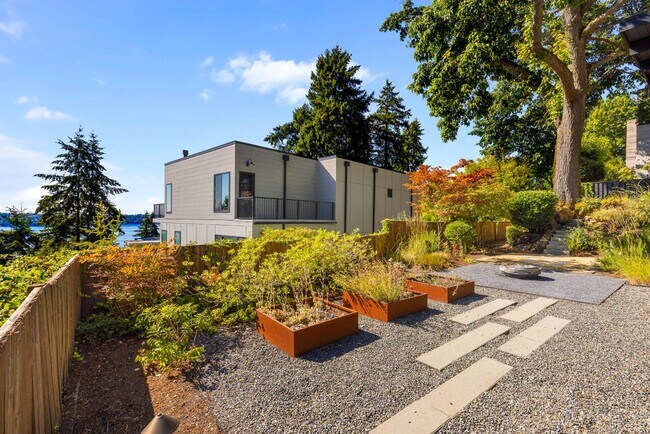 Building Photo - 3515 72nd Ave SE