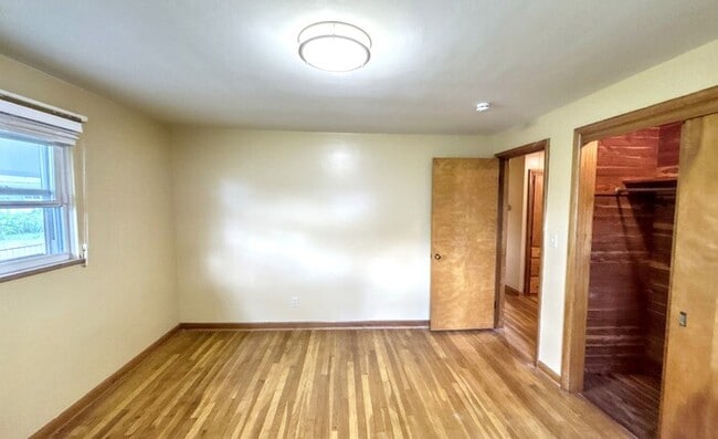 Building Photo - 715 Joyful St