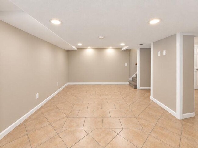 Building Photo - 720 Ranch Hill Dr
