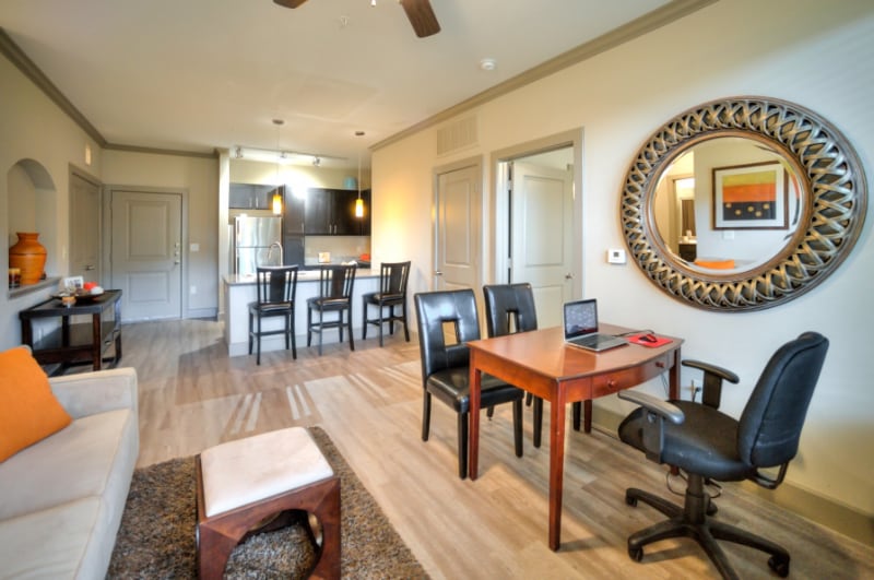 Primary Photo - 6520 Jamail Dr