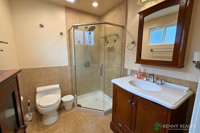 Building Photo - 136 Rosewood Way