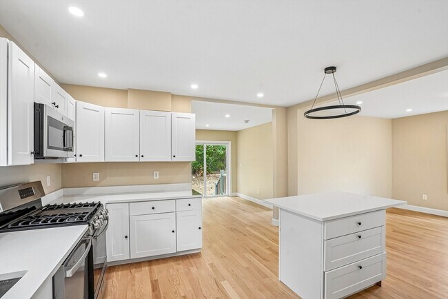Building Photo - 559 Winthrop St