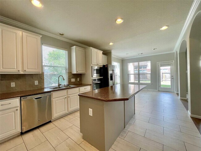 Building Photo - 23606 Rollinford Ln