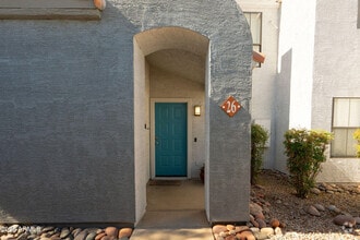 Building Photo - 280 S Elizabeth Way