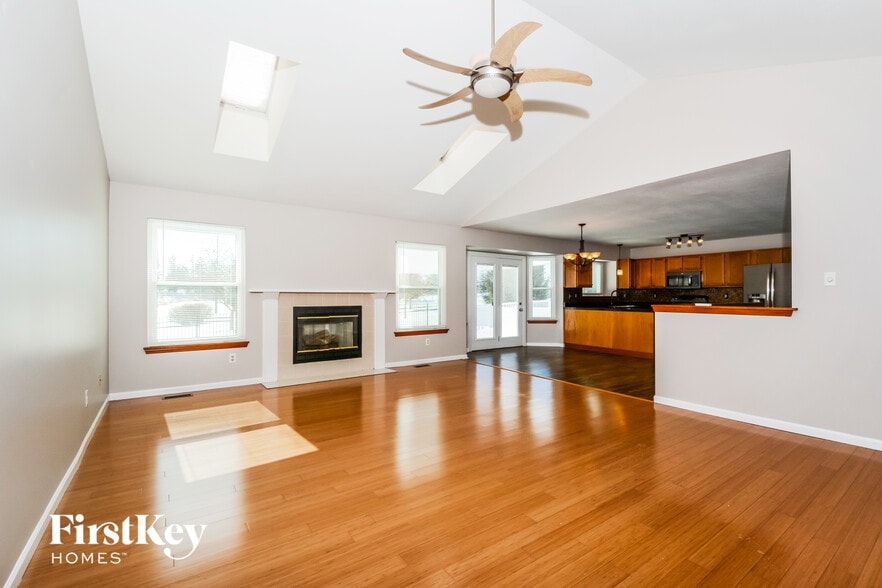 Building Photo - 2800 Wilshire Valley Dr