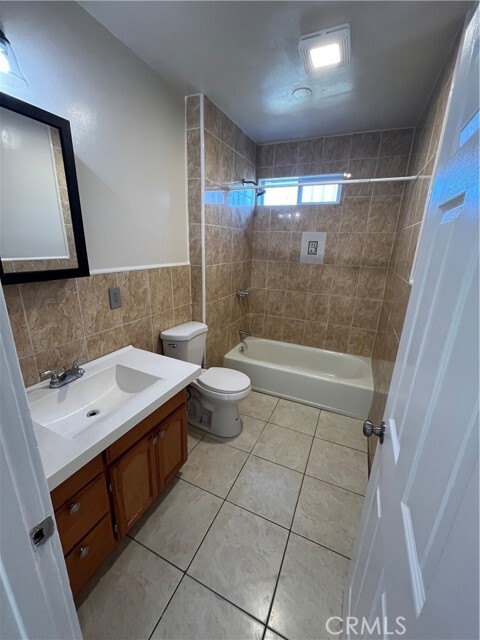 Building Photo - 1355 W 49th St