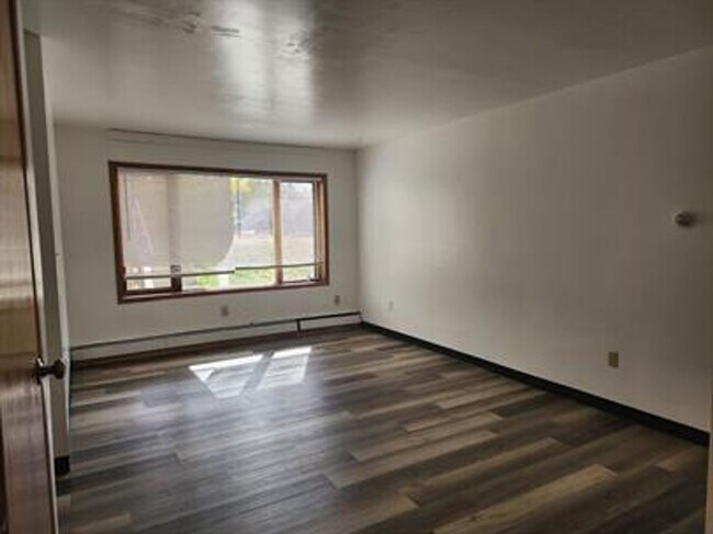 Building Photo - 604 2nd St