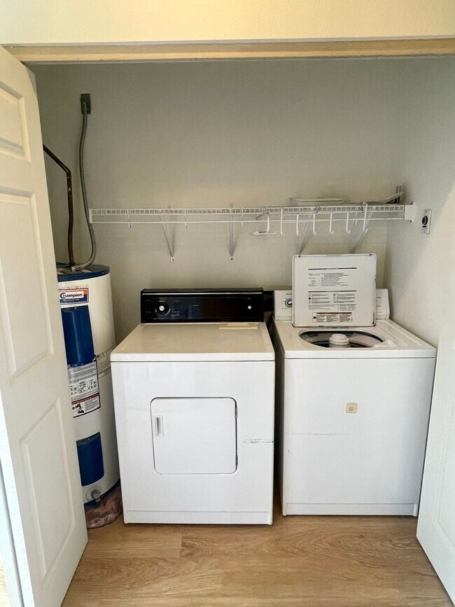 Building Photo - 2-Bedroom 1 Bathroom Apartment near Walking Trails and Whatcom Falls Park