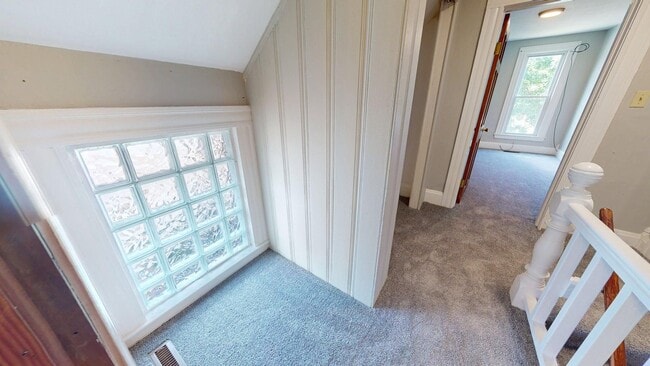 Building Photo - Madison/W.95th neighborhood : 3 bedroom/1 bath single family house available NOW.