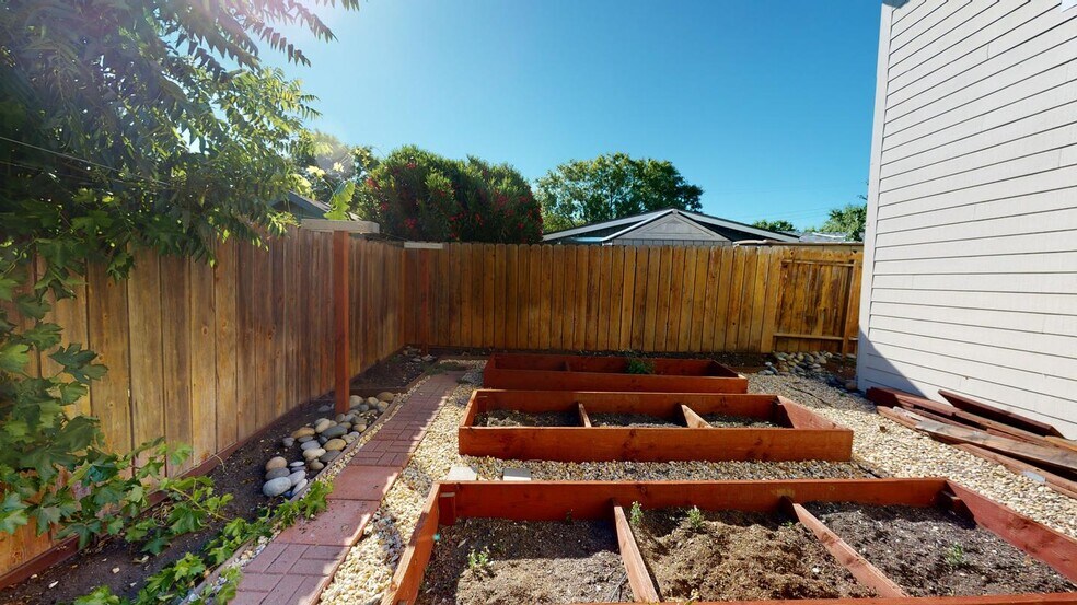 Building Photo - Charming & contemporary Concord home near BART