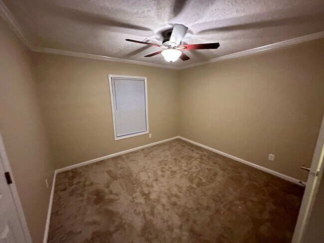 Building Photo - 5 BR, 3.5 BA, 2432sf home on almost 17 acres!