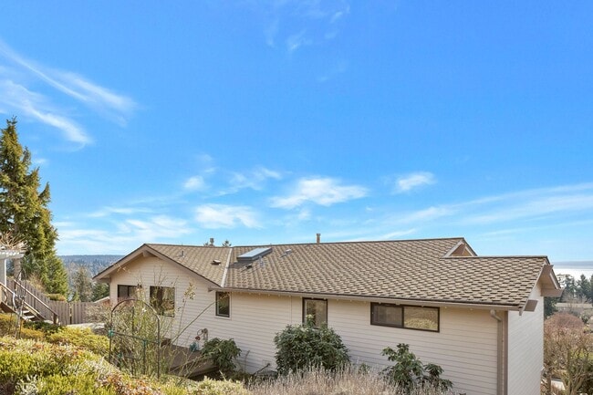 Building Photo - CLICK "REQUEST A TOUR" NOW!