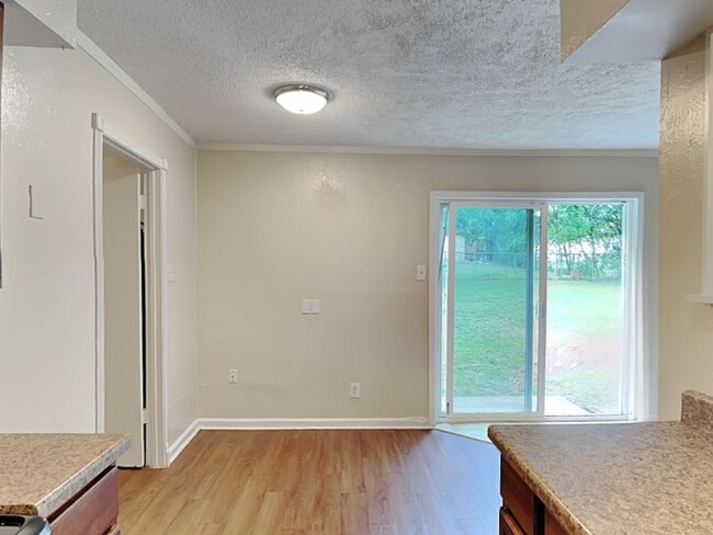Building Photo - Cozy 3bd/1.5bth Home!!