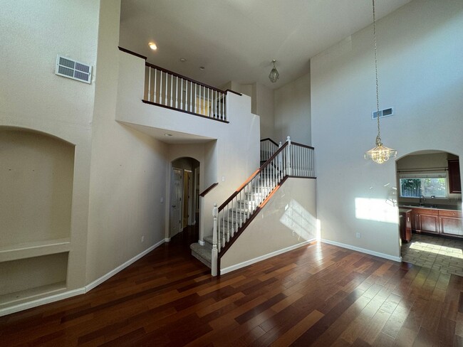 Building Photo - Updated 4 Bedroom Natomas Crossing Home