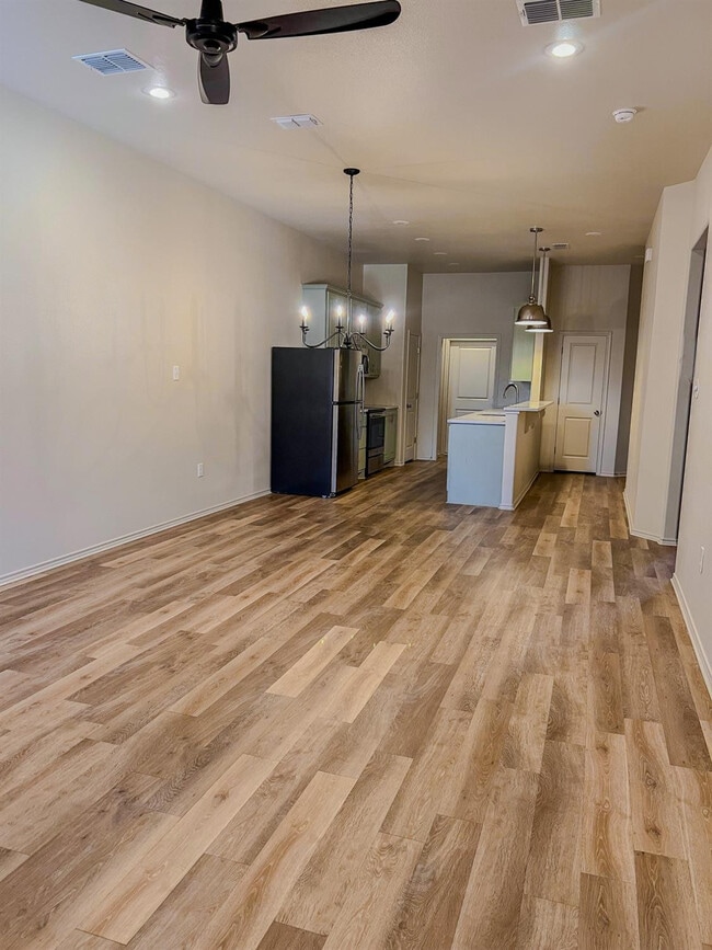 Building Photo - 11913 Evanston Ave