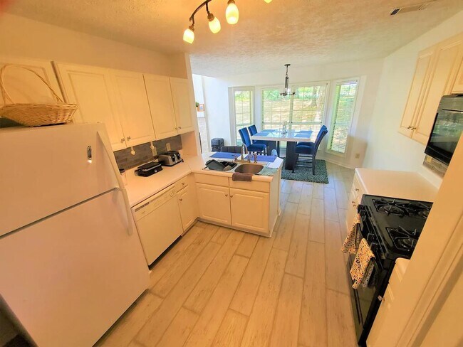 Building Photo - 2990 Barnwood Crossing NW