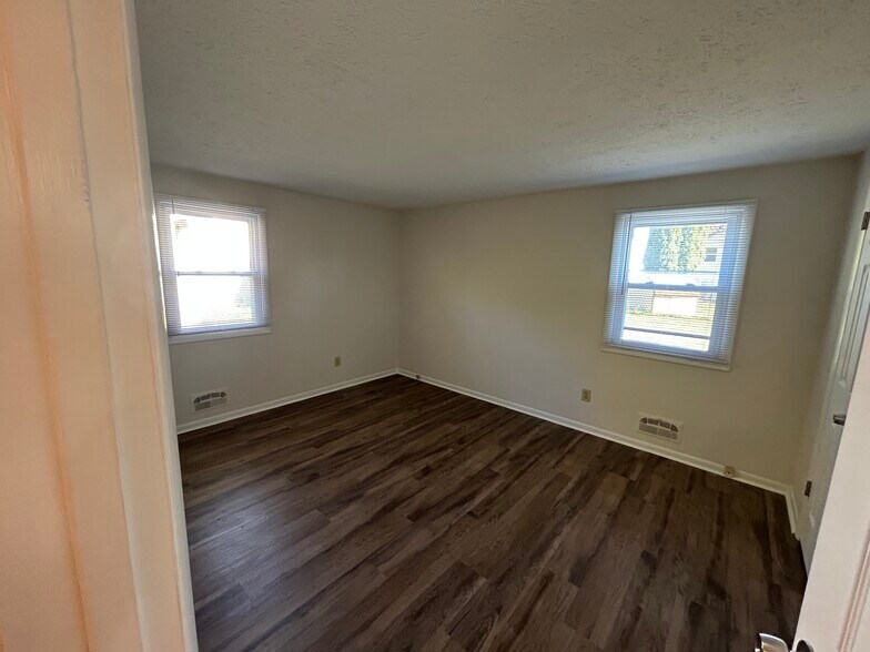 Building Photo - 126 Larkins Xing