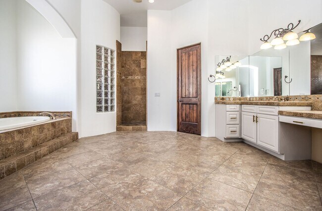 Building Photo - Oh Wow!! Beautiful 5BR/3.5BA Custom Home w...