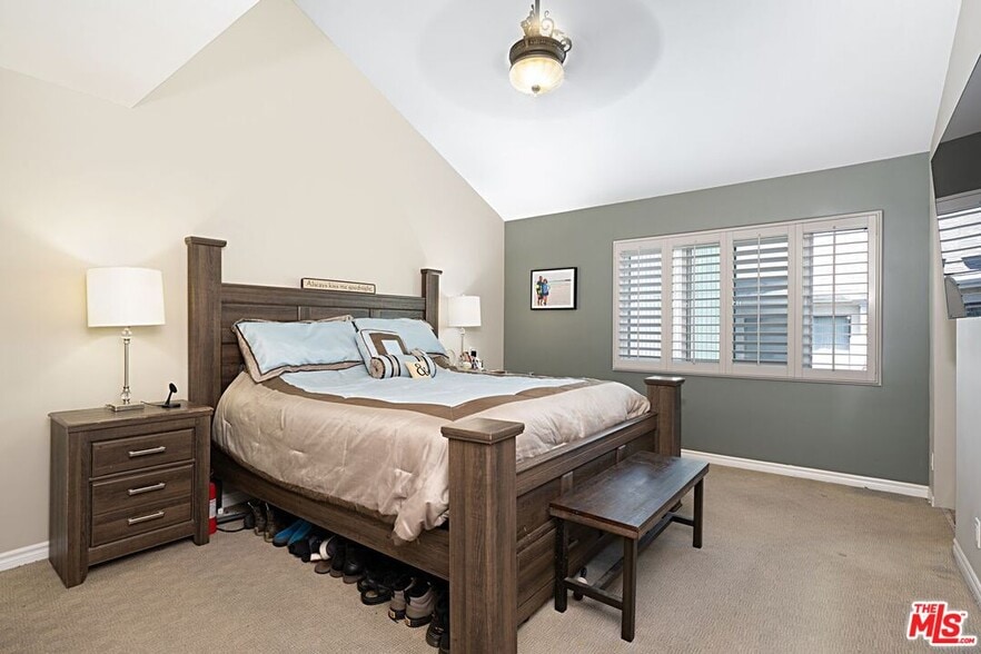 Building Photo - 8172 Manitoba St