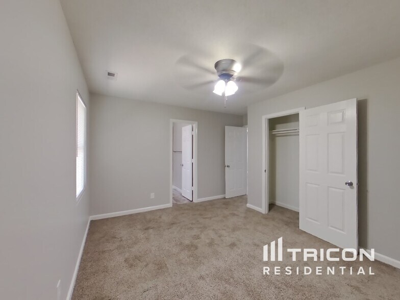 Building Photo - 5314 Yucatan Dr