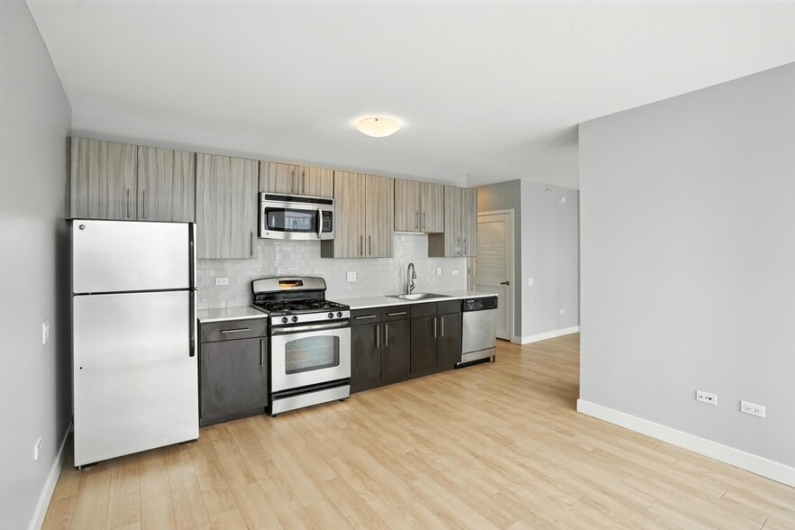 Building Photo - 385 E Wacker Dr