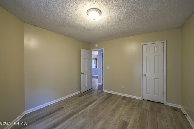 Building Photo - 2597 Thackery Rd