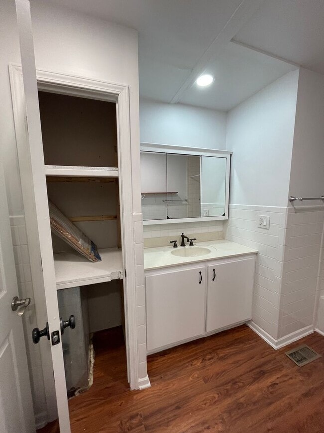 Building Photo - Adorable Chickamauga House