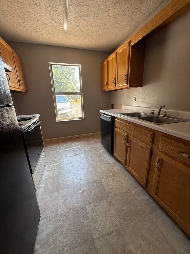 Building Photo - Desirable Modern Townhouse in Martin!