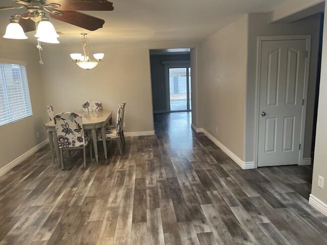 Building Photo - 11593 W Palo Verde Ave