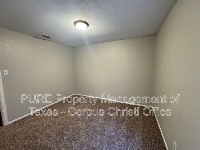 Building Photo - 4622 Newbury Ln