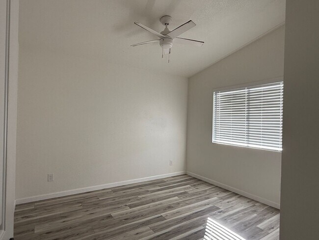 Building Photo - Chandler Blvd./Gilbert Rd, Patio home, 3 b...