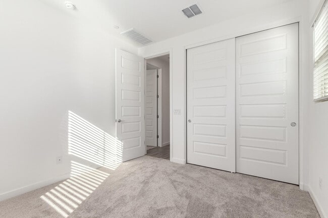 Building Photo - 4054 E Amoroso Dr