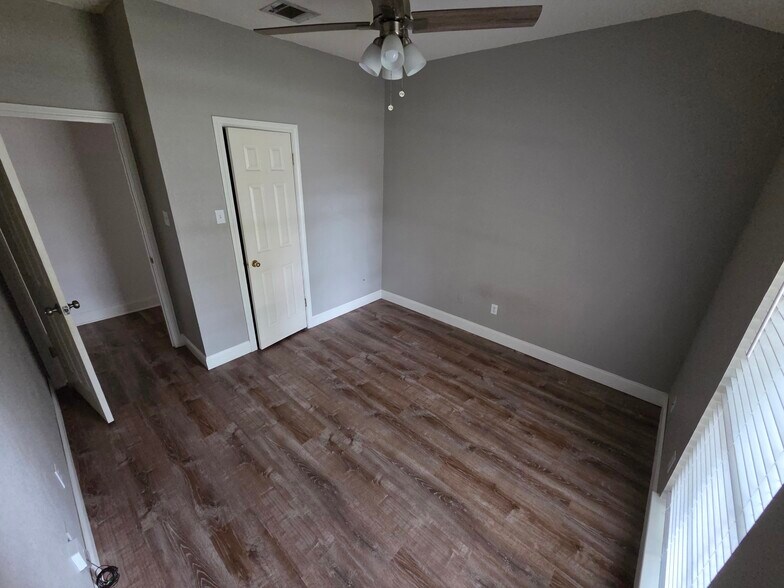 Building Photo - 209 W Billington Dr