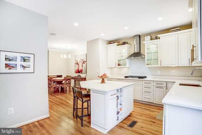 Building Photo - 1505 N Colonial Terrace