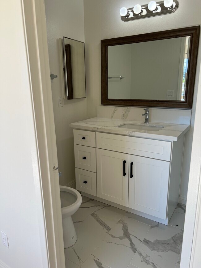 Building Photo - 419 S Verdugo Rd