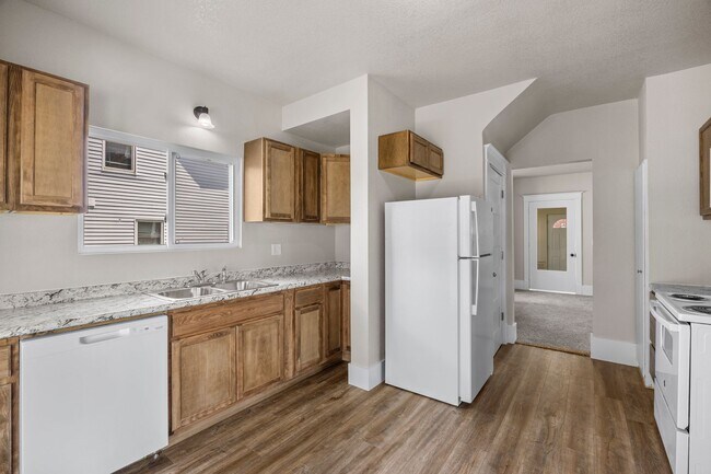 Building Photo - 3 Bedroom 1 Bathroom House