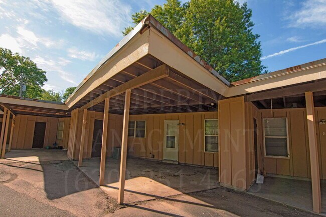 Building Photo - 2 Bedroom 1 Bath Coffeyville Apartment.