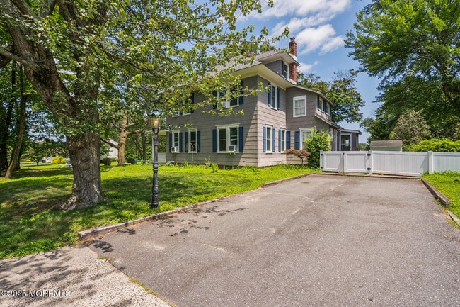 Primary Photo - 496 W Park Ave