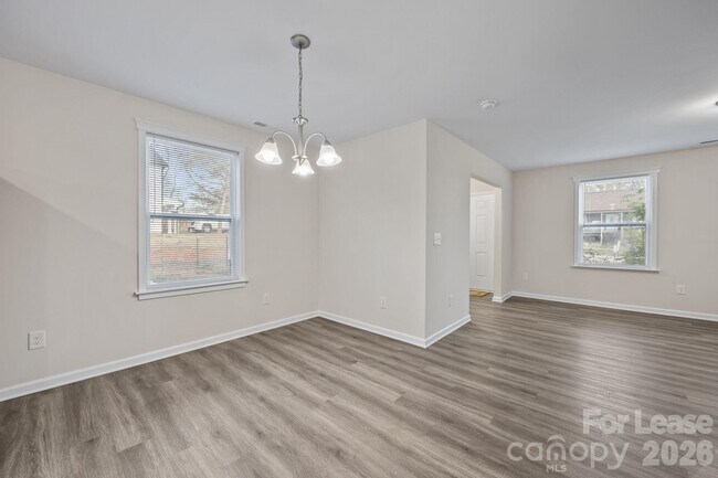 Building Photo - 409 Kickapoo Ave