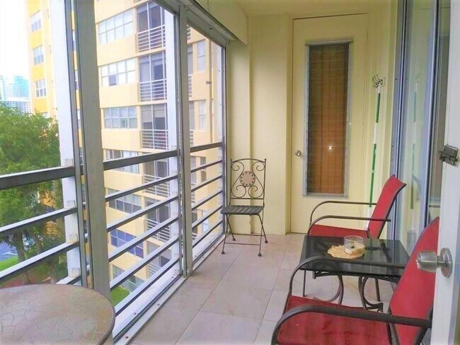 Building Photo - 100 Golden Isles Dr